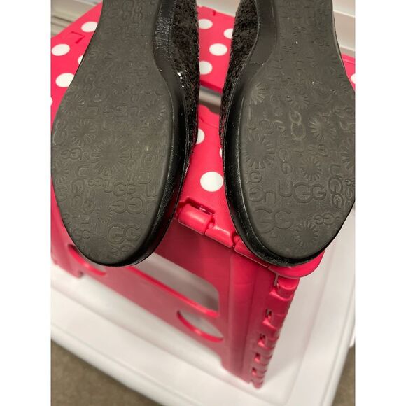 UGG black slip on shoes - Picture 5 of 10